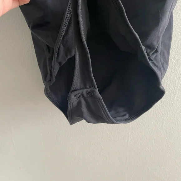 Aritizia Babaton Black Sleeveless Bodysuit - Picture 4 of 4